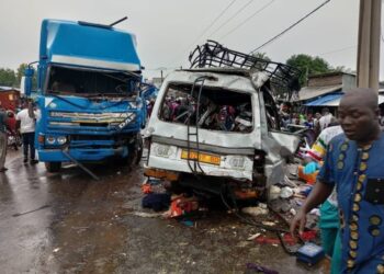 Fatal road traffic accident in Lomé, Togo in sub-Saharan Africa : Accident mortel de la route à Lomé, au Togo, en Afrique subsaharienne